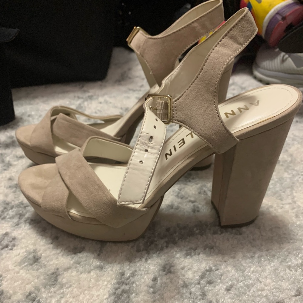 Anne Klein platform tan heels - Picture 3 of 3